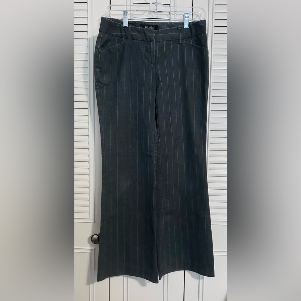 Women’s Daisy Fuentes Charcoal Pinstripe Trousers Size 6P